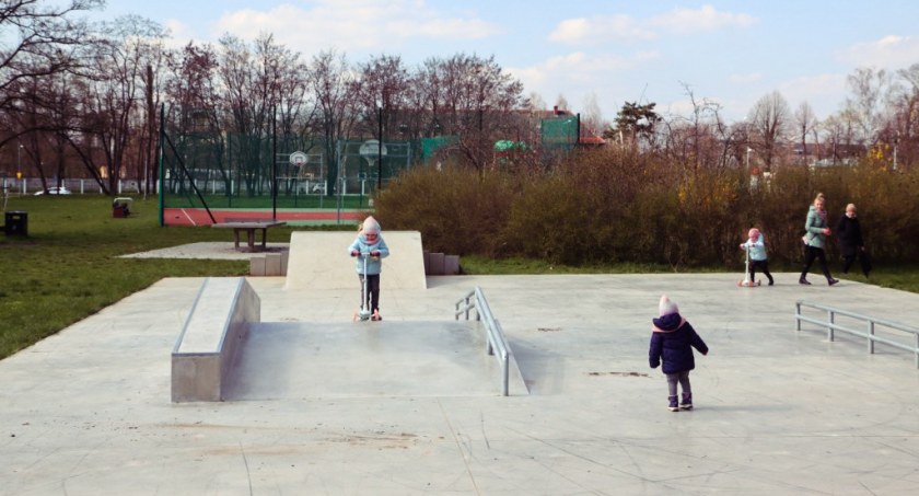 Oddano do użytku mini skatepark dla dzieci 