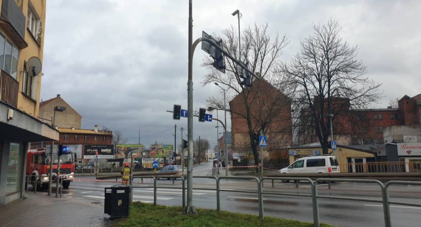 Uszkodzona sygnalizacja. Jak długo piesi będą ryzykować życiem?