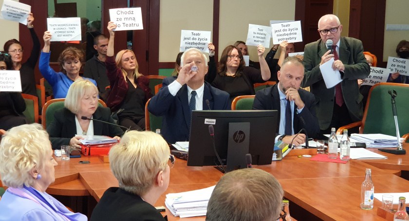 Marszałek pozywa prezydenta Legnicy do sądu o teatr
