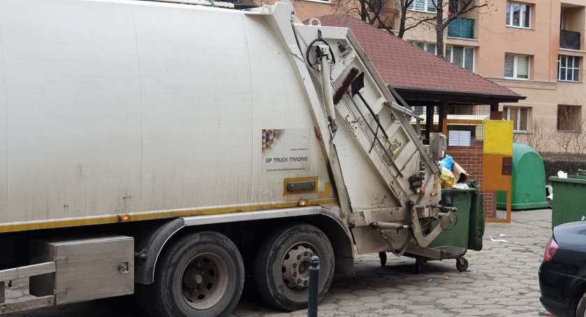 Jak nie pałką, to kijem. Legnica pogoniła Komunalnika