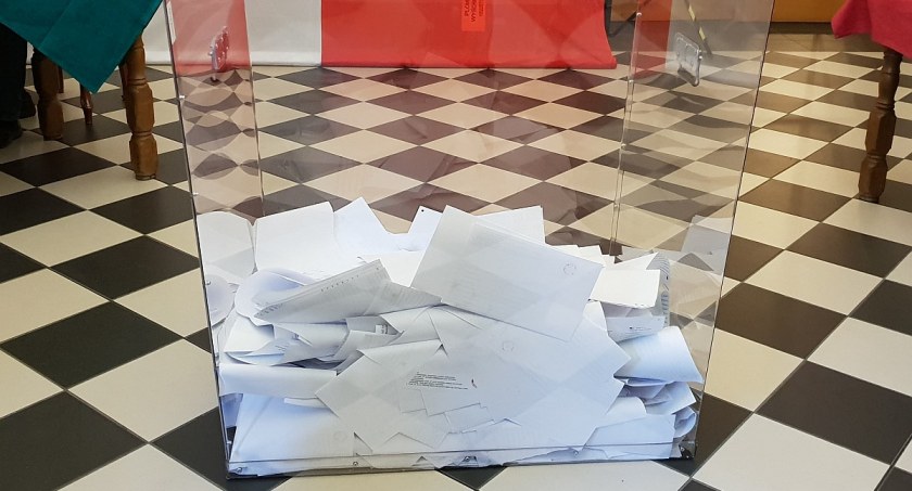 Prognoza: 5 mandatów dla PiS-u, 7 dla antyPiS-u