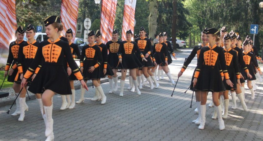  Orkiestra i mażoretki dla zarządu KGHM - ZDJĘCIA