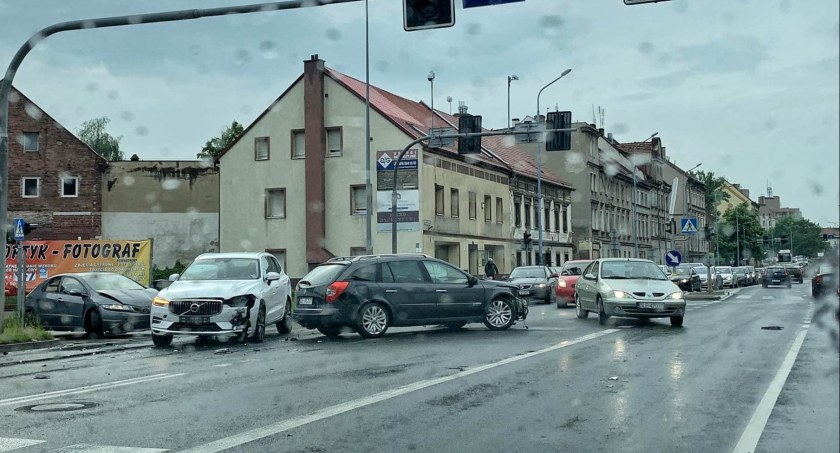 Trzy auta zderzyły się na ul. Żołnierzy II Armii Wojska Polskiego