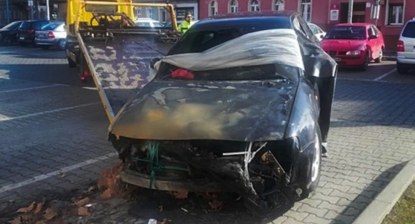 Zgłoś porzucony wrak do odholowania 