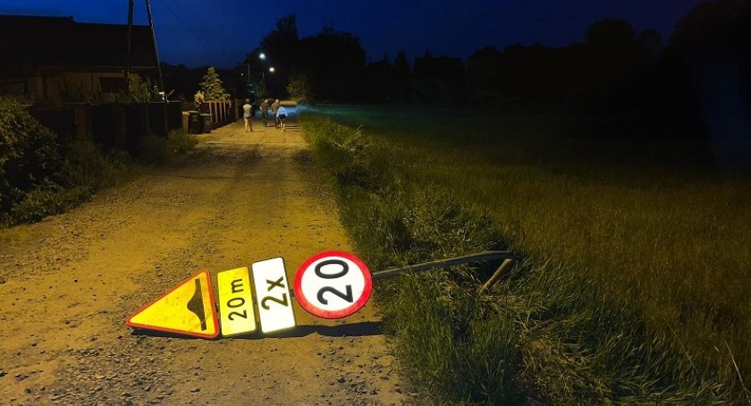 Wypiła, zgubiła drogę i uderzyła w znak drogowy.