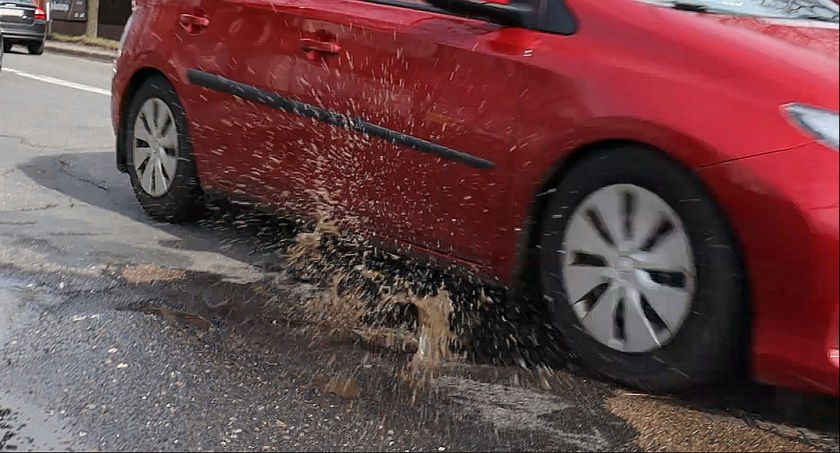 Drogi w rozsypce. Nikt nie chce sprzedać Legnicy polisy OC