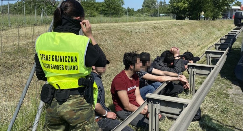 Na autostradzie zatrzymano Syryjczyków i przemytnika z Łotwy
