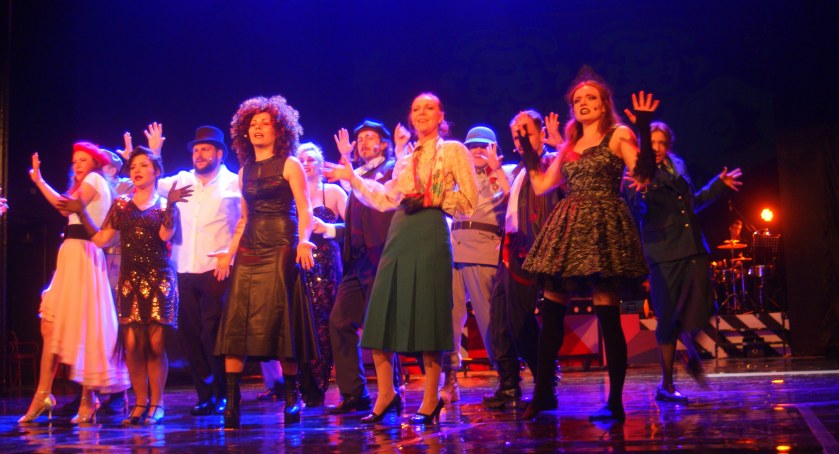 Teatr Modrzejewskiej z Krzakowskim jak Pałac Walhalla z nazistami