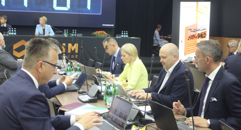 Zyski KGHM podzielone, 1 zł dywidendy za akcję