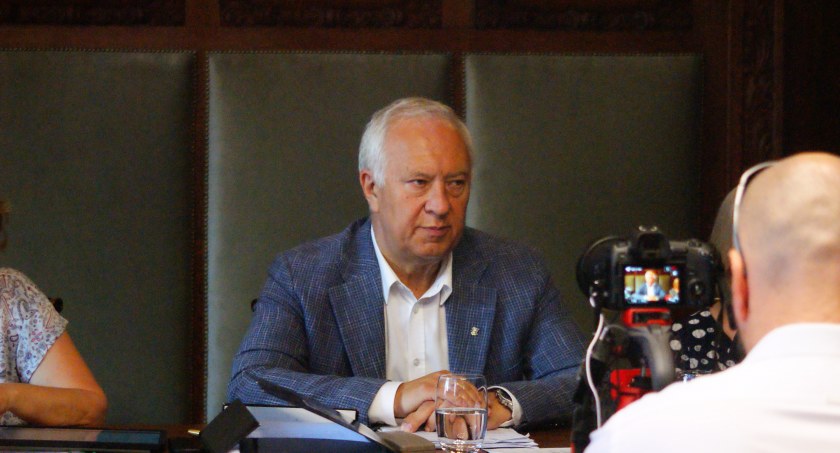Skąd problemy z przebudową Bąbelka? Prezydent wyjaśnia
