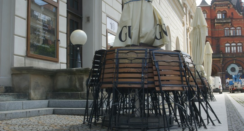 Teatr Modrzejewskiej zamknięty do odwołania. Wina Krzakowskiego
