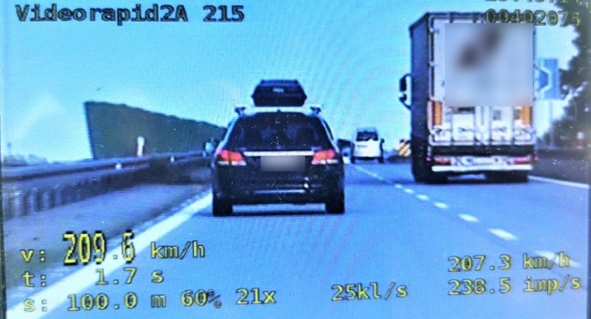 Jechali autostradą z prędkością ponad 200 km/h