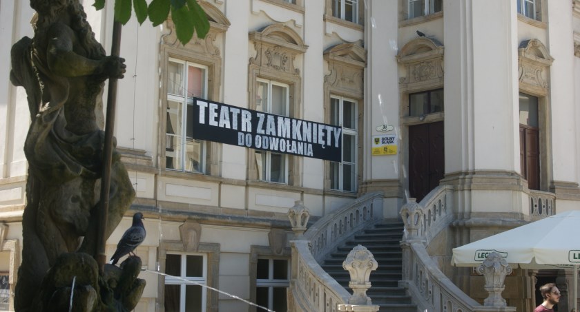 Radni Sejmiku rzucą teatrowi w Legnicy koło ratunkowe. Albo nie