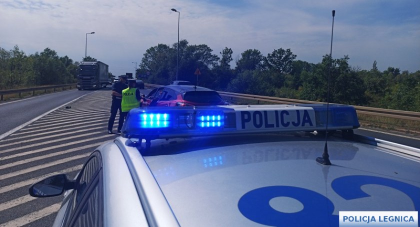 Długi weekend na legnickich drogach okiem policji