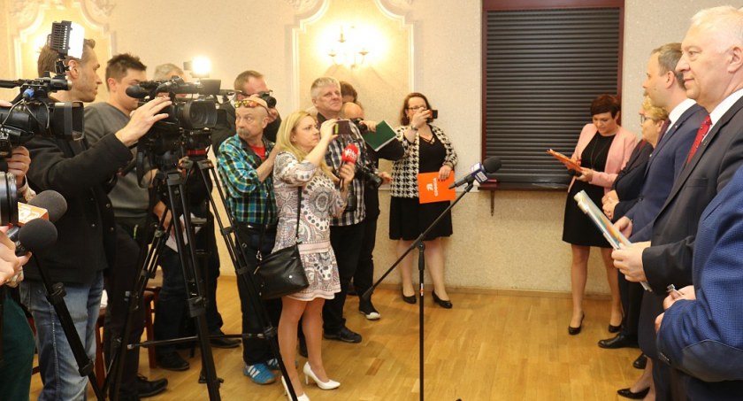 Dla których mediów prezydent Legnicy ma pieniądze?