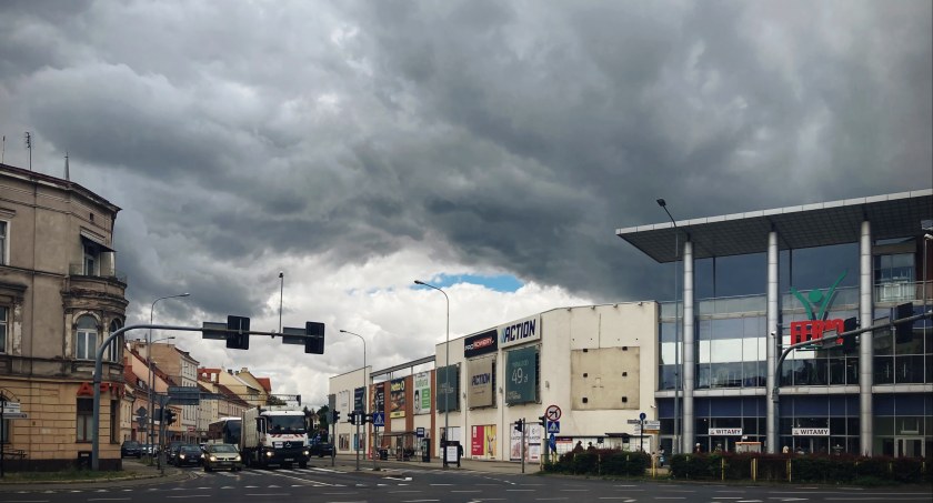 Ostrzeżenie meteorologiczne dla powiatu legnickiego o burzach
