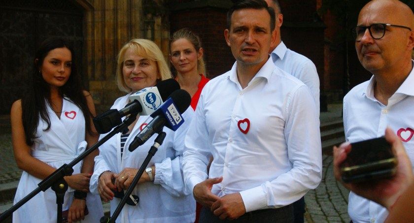 Opozycja zjednoczona, choć do Sejmu wystawia trzy listy