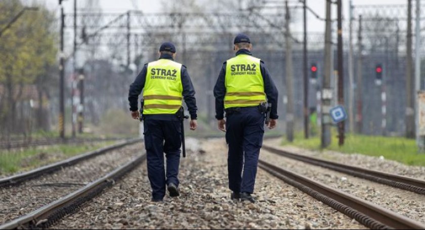 Służby wstrzymały ruch pociągów w rejonie huty Legnica. Dlaczego?