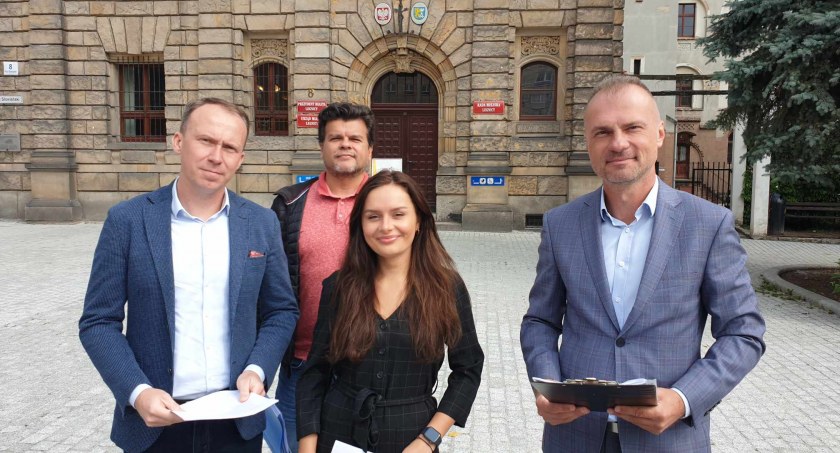 Mieszkańcy zgłaszają potrzeby, radni je spisują, a prezydent wyrzuca do kosza