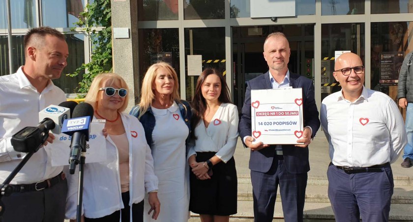 Ponad 14 tys. podpisów poparcia dla legnicko-jeleniogórskiej listy KO do Sejmu 