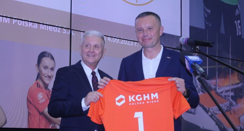 Miedziowa spółka ponownie sponsorem  piłkarek ręcznych z Lubina 