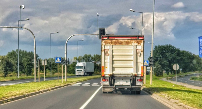 Egipskie ciemności przy ul. Jaworzyńskiej. ZDM szuka awarii