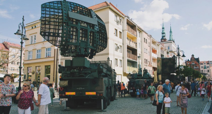Piknik wojskowy pod hasłem Silna Biało-Czerwona - fotogaleria 