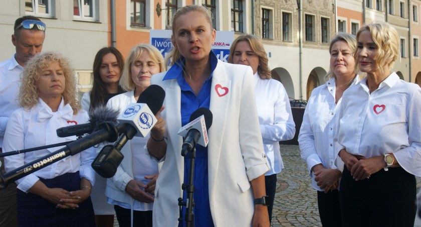 Kobiety na wybory, Kaczyński się was boi - przekonuje Koalicja