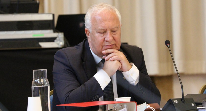 Prezydent podrzuca marszałkowi milion złotych. Na teatr