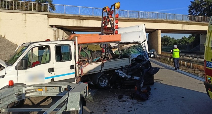 Kierowca wjechał w auto drogowców na autostradzie A4