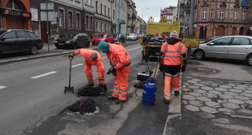 ZDM wciąż nie może ubezpieczyć swoich dróg