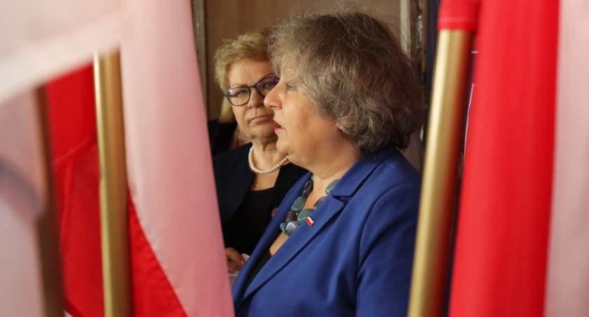 Do PiS-u płynie strumień kasy od kandydatów z list 