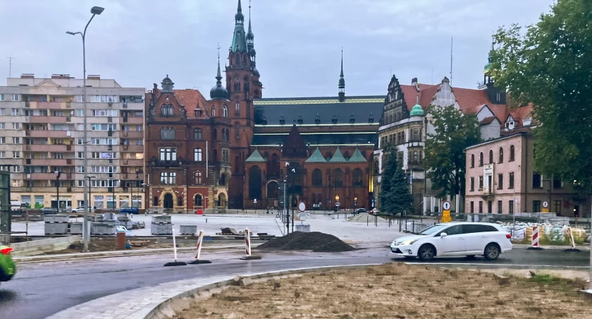Czasowe utrudnienia na drogach w okolicach placu Słowiańskiego 