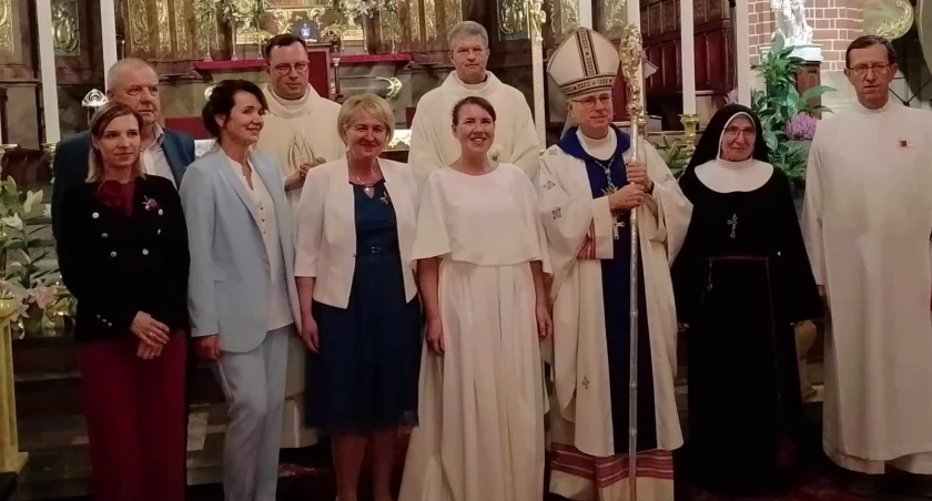 Biskup konsekrował dziewicę w legnickiej katedrze