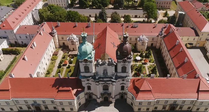 Ministerstwo i gmina upominają się o 1,2 mln zł roztrwonione przez proboszcza