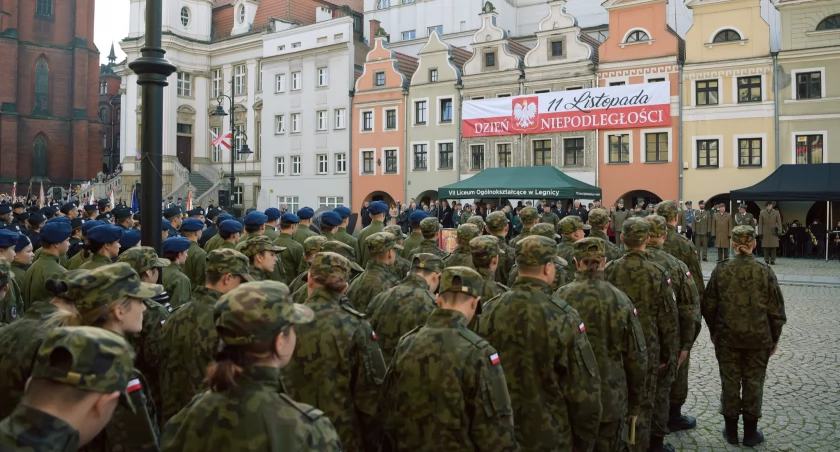 Ślubowanie klas mundurowych na legnickim rynku - fotogaleria