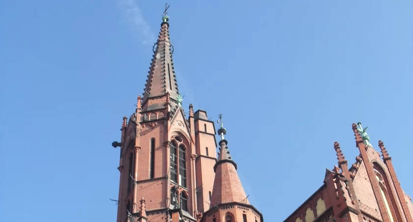 Bój o stację bazową 5G na kościelnej wieży 