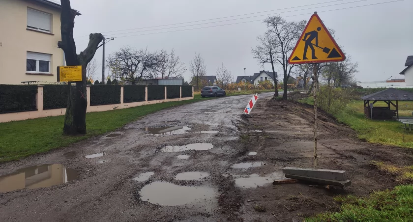 Ruszyły prace nad rozbudową ulicy Rogowskiej w Prochowicach 