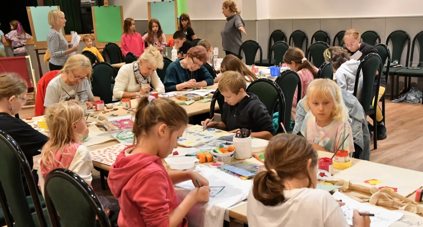 Plastyczno-literacki projekt nawiązujący do twórczości Wisławy Szymborskiej