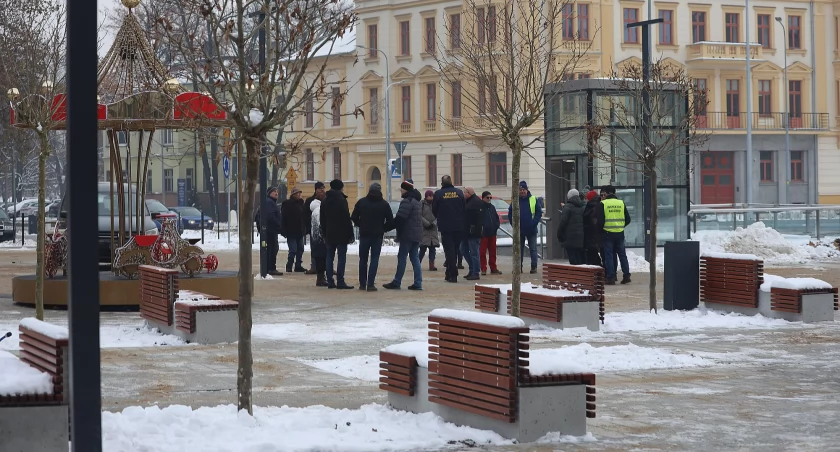 Trwa odbiór placu Słowiańskiego po przebudowie