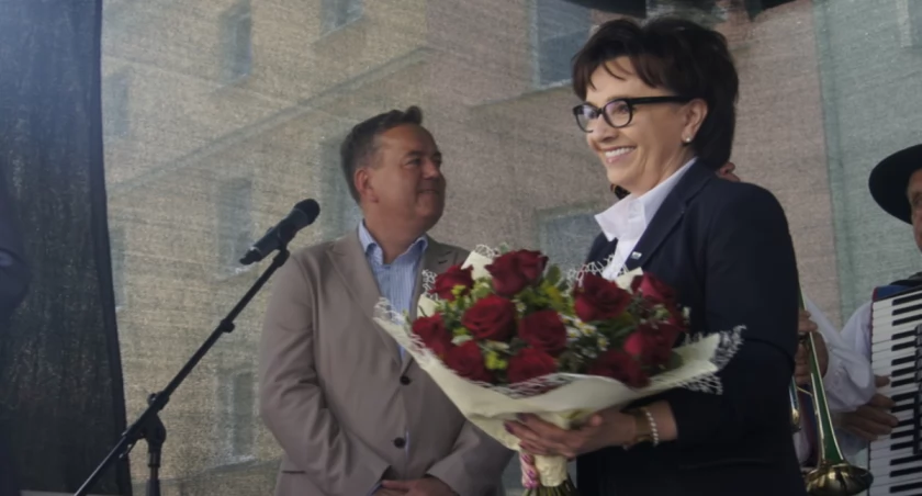 Sąd nie pozwala zamieść pod dywan sprawy dotyczącej męża Elżbiety Witek 