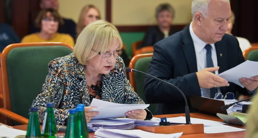 Radni zarzucają nieprawidłowości przy przetargach w Legnicy