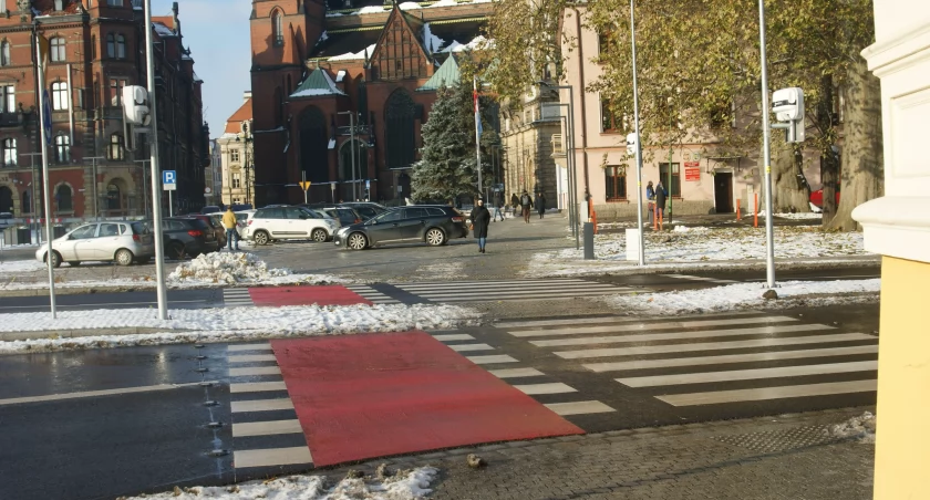 Skąd przejście przy przejściu? Tłumaczy wiceprezydent Legnicy