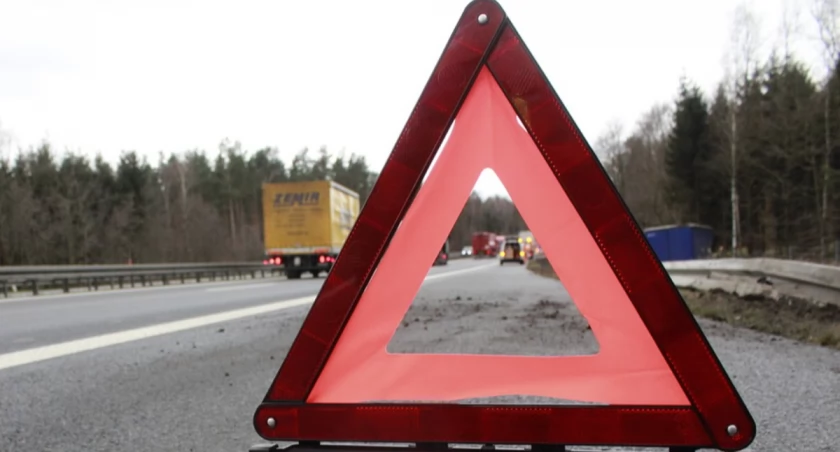 Pożar i dachowanie na autostradzie A4