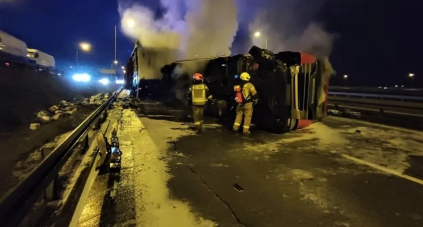 Pożar ciężarówki na A4 pod Legnicą. Autostrada zablokowana
