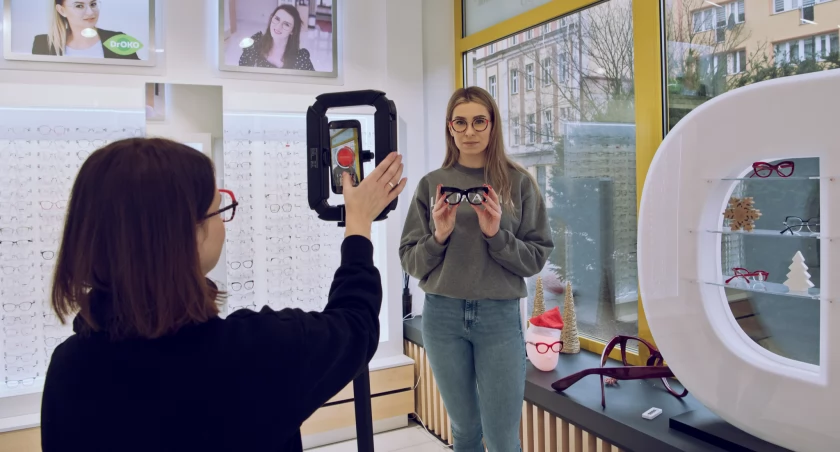 Przymierzalnia okularów 360° - nowość w salonie optycznym Dr OKO