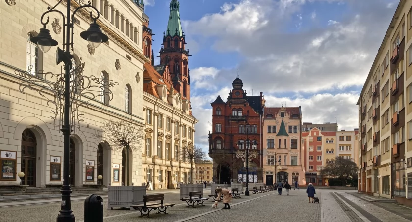 Ostrzeżenia meteo - silny wiatr i oblodzenie dróg