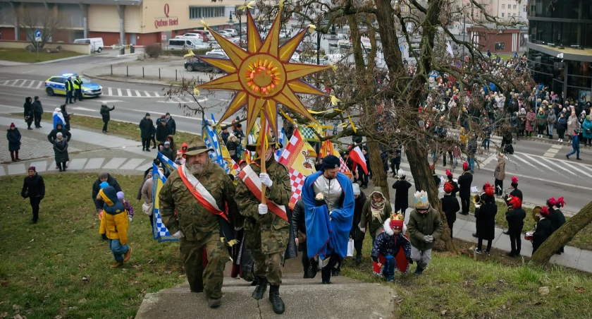 Orszak Trzech Króli przeszedł ulicami Legnicy - galeria zdjęć