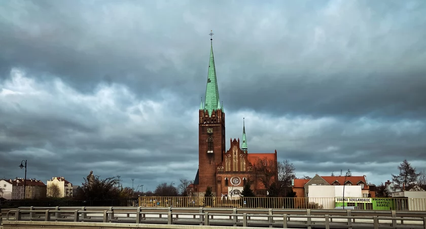 Ostrzeżenie meteo - wietrzna pogoda nie odpuszcza 