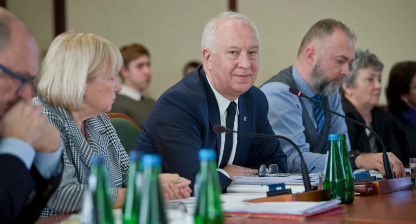 Rada miejska odrzuciła skargę marszałka na prezydenta Legnicy